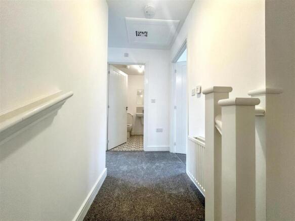 3 bed Semi-Detached to rent Image 12