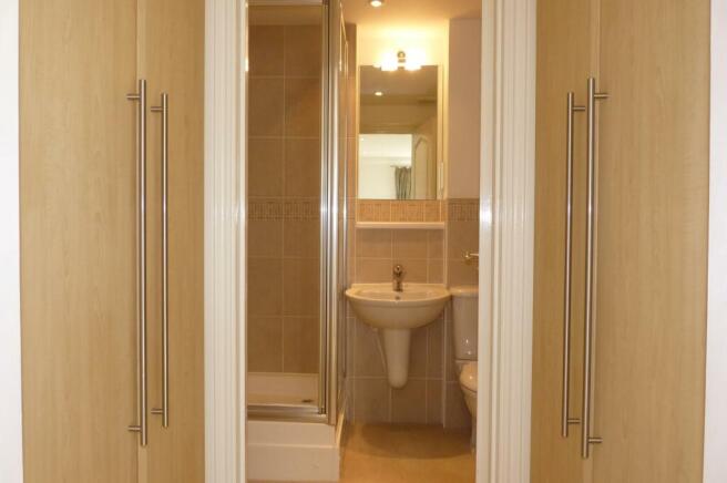 Wardrobe Area to En-Suite