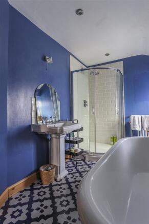 Wyndham Crescent 82-16.jpg