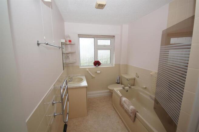 Bathroom.JPG