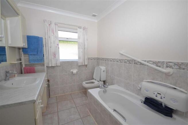 En-Suite Bathroom
