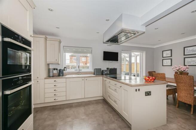 KITCHEN/ DINER