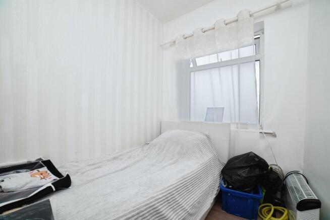 3 bed Terraced for sale Image 10
