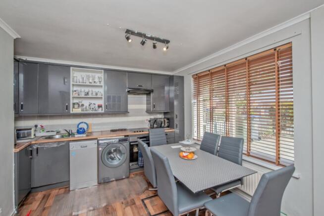4 bed Terraced for sale Image 4