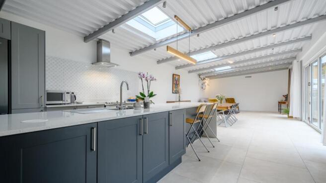 8442264-interior01.jpg