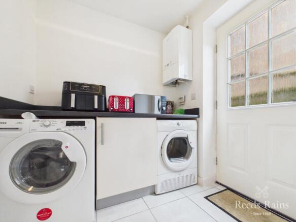 4 bed Detached for sale Image 10