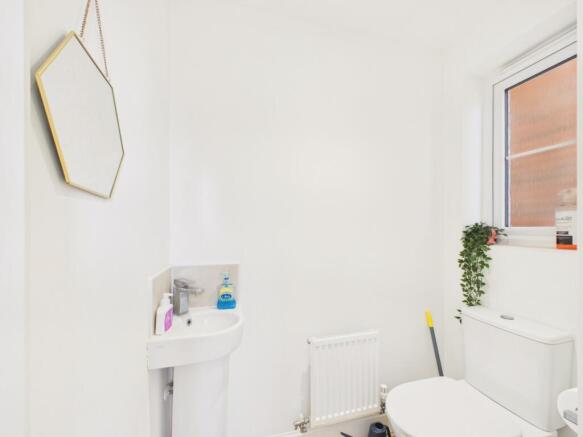 3 bed Detached for sale Image 8