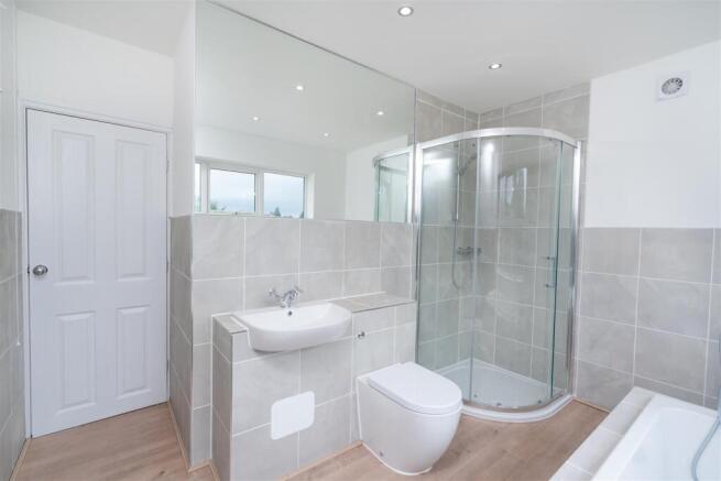 4 bed Semi-Detached for sale Image 8