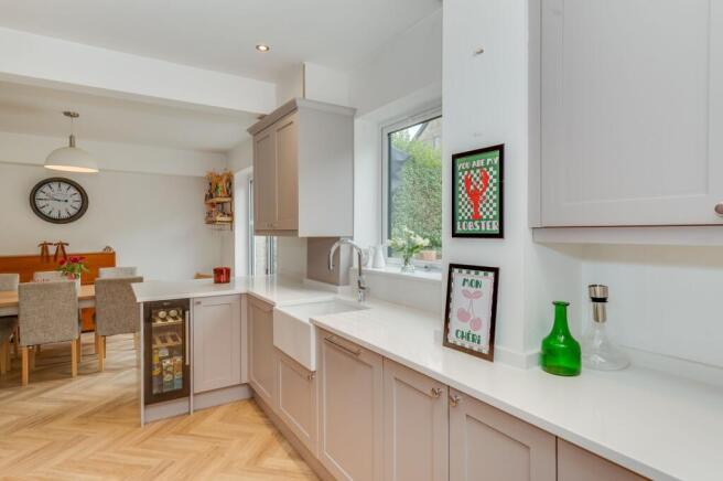4 bed Semi-Detached for sale Image 6