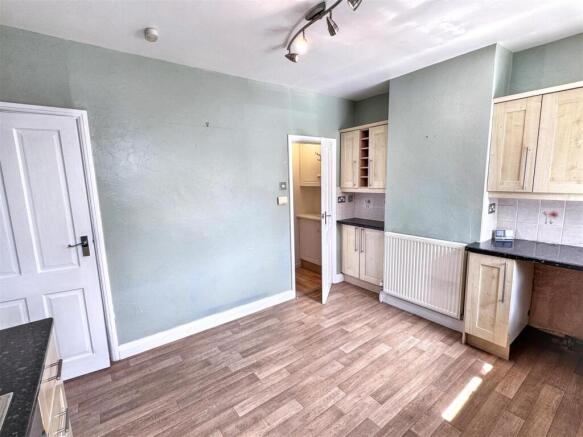 2 bed Terraced to rent Image 4