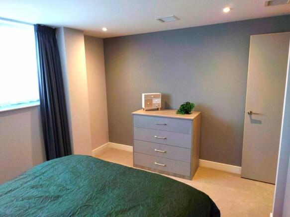 2 bed Apartment to rent Image 5