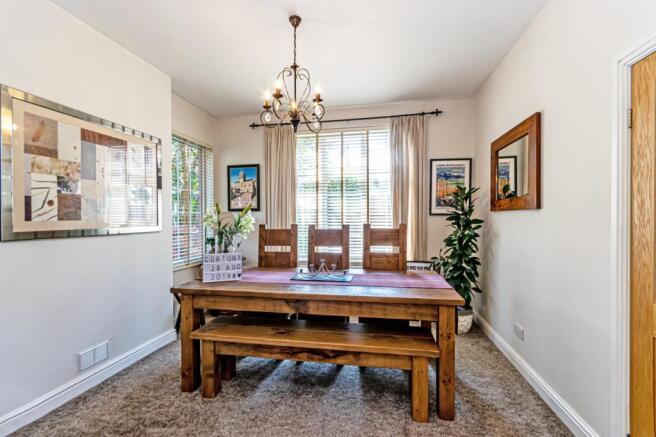 Lounge/Dining Room