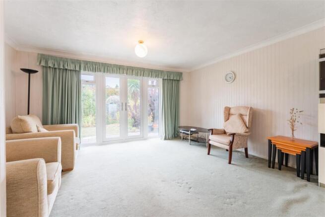 Three bedroom detached home in a prime location in the village of Yatton photo 4