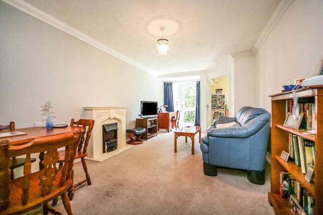 Lounge/Dining Room