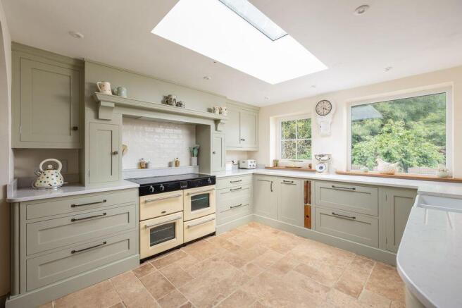 4 bed Detached for sale Image 5