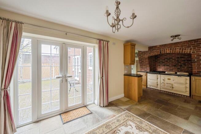 5 bed Detached for sale Image 7