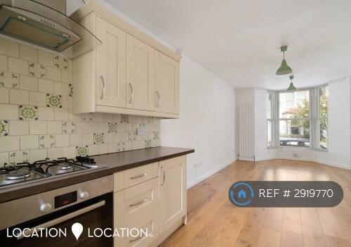 Living Room / Kitchen