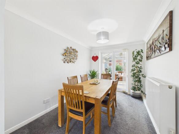 Dining room: