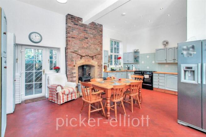 Living Kitchen/Dining Room