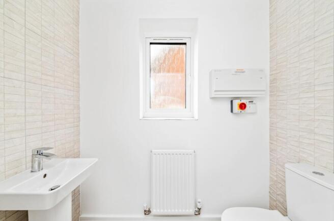 4 bed Detached for sale Image 7