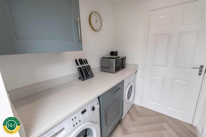 5 bed Detached for sale Image 6