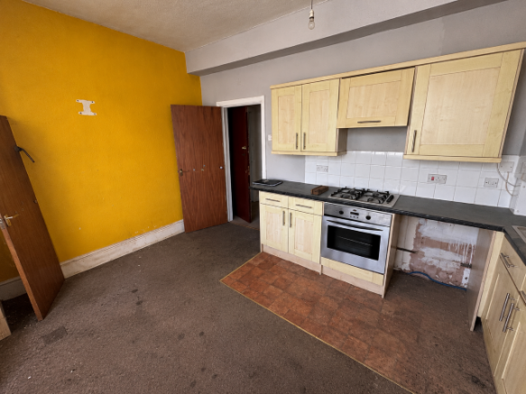 14A Ailsa Road, Westcliff-On-Sea SS0 8BL photo 4