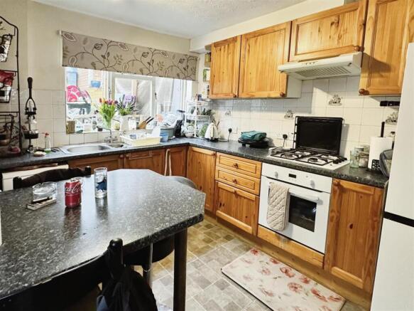 KITCHEN.JPG