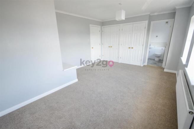 4 bed Detached to rent Image 11