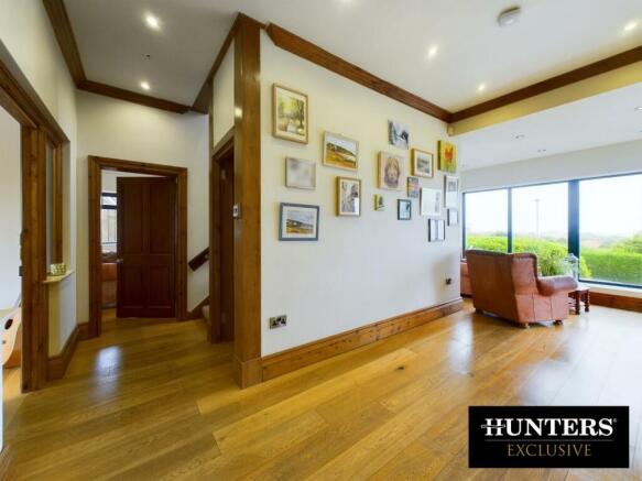 5 bed Detached for sale Image 9