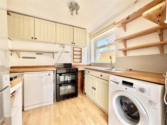 3 bed Semi-Detached for sale Image 4