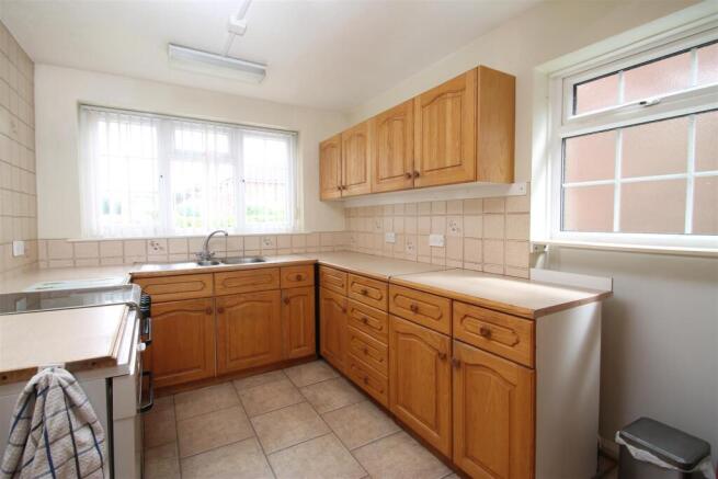 4 bed Detached for sale Image 5