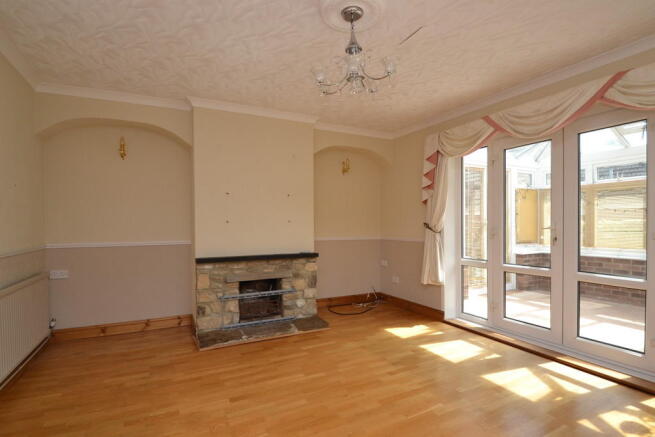Bedroom 2 / Livin...