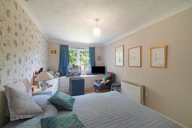 Flat 11, Bishops Court - MS1w30660gT7AyF2WPSv.jpg