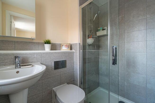 Ensuite to Bed 1