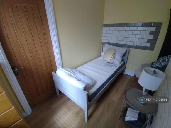 Ground Rear Single Room £525