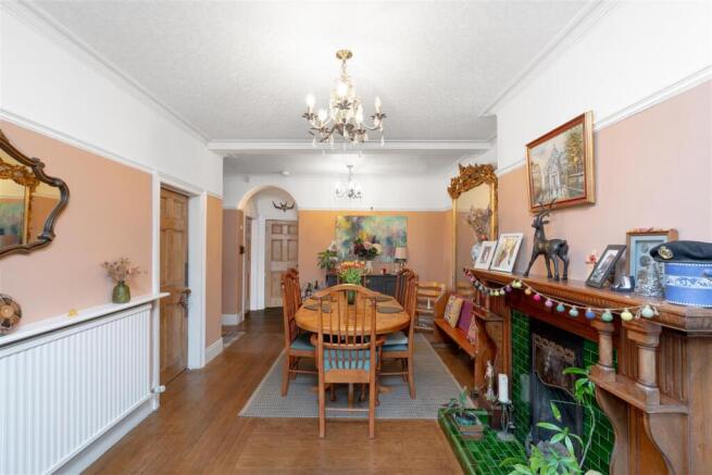 4 bed Semi-Detached for sale Image 5