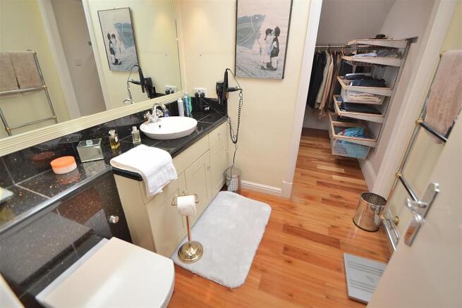 Second En-suite/Dres