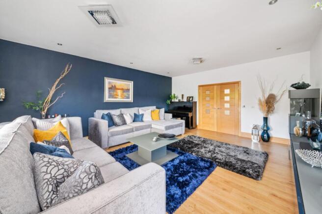 6 bed Detached for sale Image 12