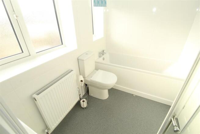 Bathroom3.JPG