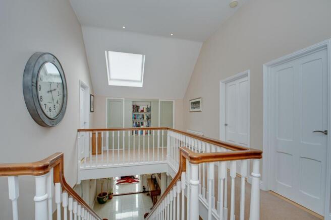 8GALLERY LANDING