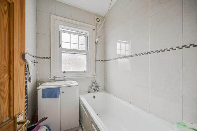 N8, Harringay, London photo 4