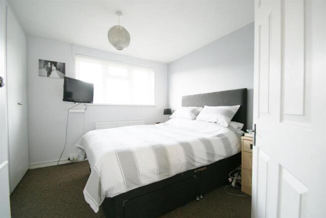 bedroom 1.JPG