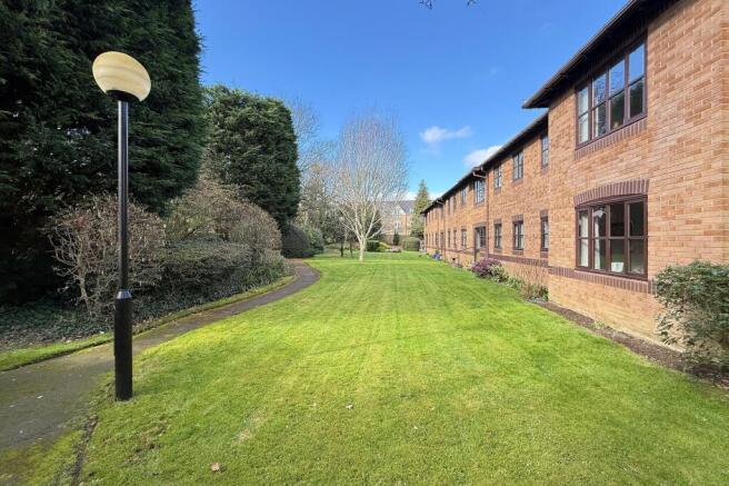 2 bed Flat for sale Image 10