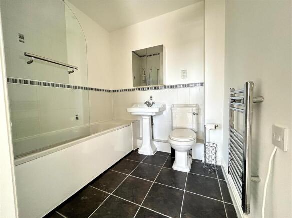 2 bed Apartment for sale Image 10