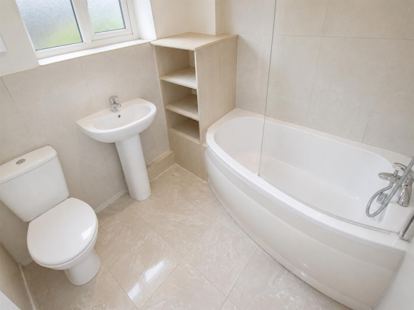 4 bed Semi-Detached for sale Image 9