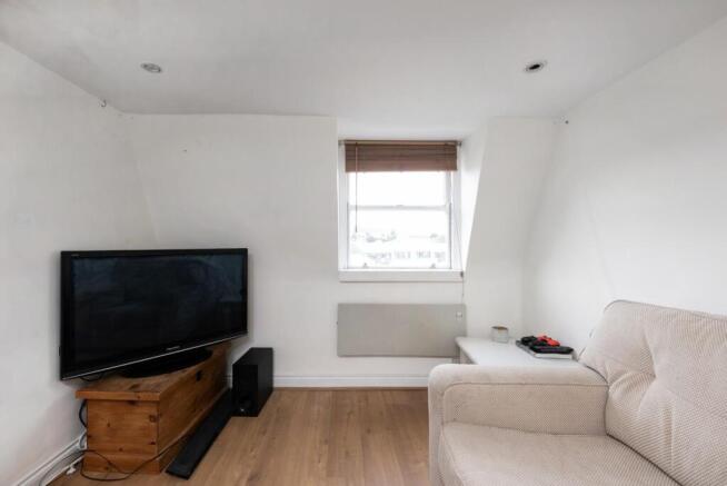 Top Floor Flat, 18 New King Street, BA1 2BL-5.jpg