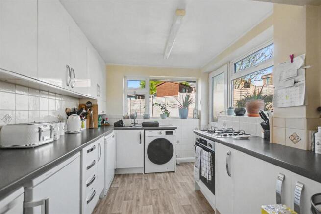 Kitchen_1.jpeg