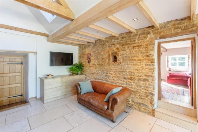 8362256-interior21.jpg