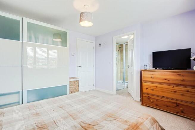 3 bed Detached for sale Image 11