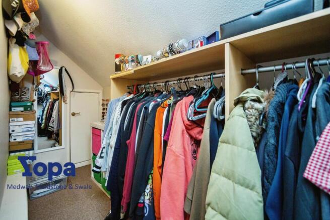 13 Walk-in Wardrobe